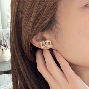 Chic V Gold-Tone Designer Earrings Ear Stud